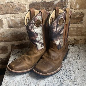 Smoky Mountain Boots Boys leather and camo boots.